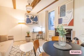 
                                                                                        Location
                                                                                         Studio meublé et rénové 27 m2 en plein cœur du célèbre quartier du Panier