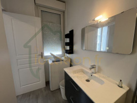 Location
Studio meublé, proche des commodités