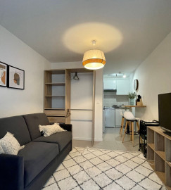 Location
Studio meublé proche place de la Victoire