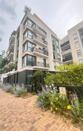 
                                                                                        Location
                                                                                         Studio Montreuil/Vincennes
