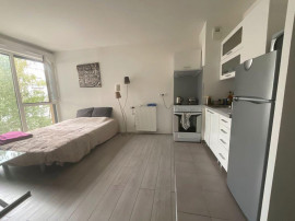 
                                                                                        Location
                                                                                         Studio Montreuil/Vincennes