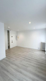 
                                                                                        Location
                                                                                         Studio NON MEUBLÉ, refait entièrement à neuf