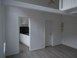 
                                                                                        Location
                                                                                         Studio, petite copropriété, centre ville