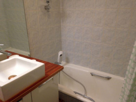 
                                                                                        Location
                                                                                         Studio Porte Maillot