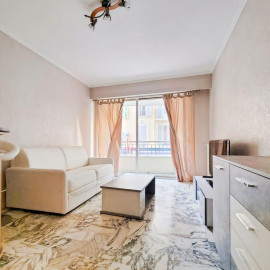 
                                                                                        Location
                                                                                         Studio proche Promenade