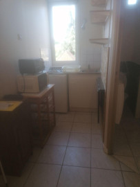 
                                                                                        Location
                                                                                         Studio refait à neuf
