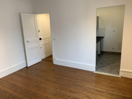 
                                                                                        Location
                                                                                         Studio refait à neuf et lumineux
