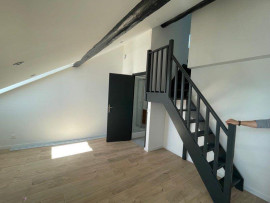 
                                                                                        Location
                                                                                         Studio refait à neuf loué meublé proche gare