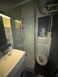 
                                                                                        Location
                                                                                         Studio refait à neuf, lumineux, belle cour