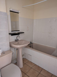 
                                                                                        Location
                                                                                         Studio refait neuf, PartDieu Villette