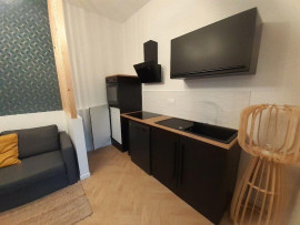 
                                                                                        Location
                                                                                         Studio reims