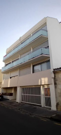 
                                                                                        Location
                                                                                         Studio rénové Barrière Judaique, balcon