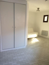 
                                                                                        Location
                                                                                         Studio rénové de 24 m2 proche de TBS et de l'UT1 C