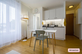 Location
Studio rénové et meublé