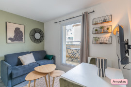 
                                                                                        Location
                                                                                         Studio rénové et meublé avec balcon - Victoire 133852