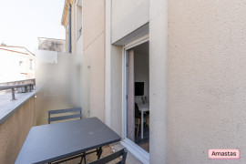 
                                                                                        Location
                                                                                         Studio rénové et meublé avec balcon - Victoire 133852