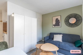 
                                                                                        Location
                                                                                         Studio rénové et meublé avec balcon - Victoire 133852