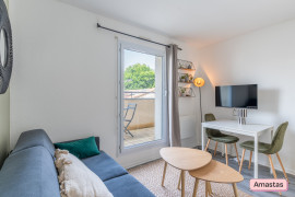 
                                                                                        Location
                                                                                         Studio rénové et meublé avec balcon - Victoire 133852