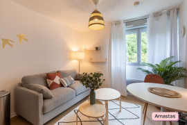 Location
Studio rénové et meublé avec goût