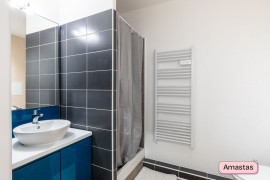Location
Studio rénové et meublé avec goût