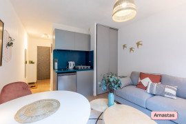 Location
Studio rénové et meublé avec goût