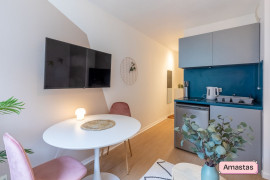 Location
Studio rénové et meublé avec goût