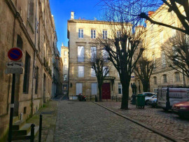 
                                                                                        Location
                                                                                         Studio rénové plein centre