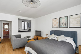 
                                                                                        Vente
                                                                                         Studio Rénové - Quartier Champs Elysées - Paris 8