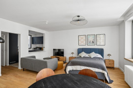
                                                                                        Vente
                                                                                         Studio Rénové - Quartier Champs Elysées - Paris 8