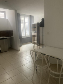 
                                                                                        Location
                                                                                         Studio saint Étienne