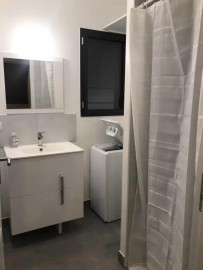 
                                                                                        Location
                                                                                         Studio séduisant, moderne et pratique