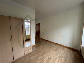 
                                                                                        Location
                                                                                         Studio situé en HYPER-CENTRE de SAINT-QUENTIN