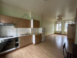 Location
Studio situé en HYPER-CENTRE de SAINT-QUENTIN