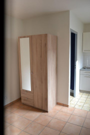 
                                                                                        Colocation
                                                                                         Studio très calme proche de tout commerce et école