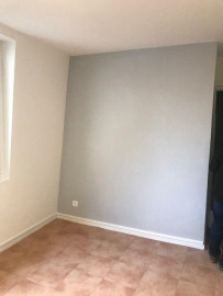 
                                                                                        Colocation
                                                                                         Studio très calme proche de tout commerce et école