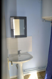 
                                                                                        Colocation
                                                                                         Studio très calme proche de tout commerce et école