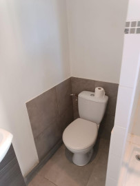 
                                                                                        Location
                                                                                         Studio très lumineux