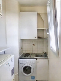 
                                                                                        Location
                                                                                         Studio très lumineux avec une belle vue