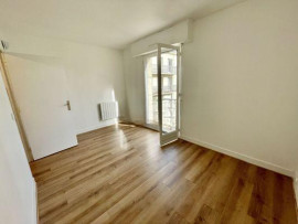
                                                                                        Location
                                                                                         Studio Versailles Avenue de Paris