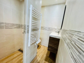 
                                                                                        Vente
                                                                                         STUDIO — Vue Porte Royale