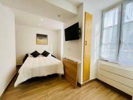 
                                                                                        Vente
                                                                                         STUDIO — Vue Porte Royale