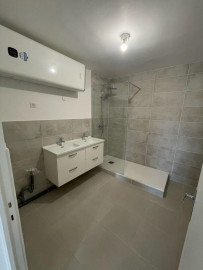 
                                                                                        Location
                                                                                         Superbe 2P 56m² climatisé