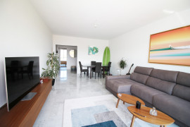 Vente
SUPERBE APPARTEMENT 2 3 PIÈCES DERNIER ÉTAGE AVEC PISCINE À FABRON