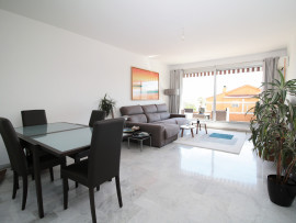 Vente
SUPERBE APPARTEMENT 2 3 PIÈCES DERNIER ÉTAGE AVEC PISCINE À FABRON
