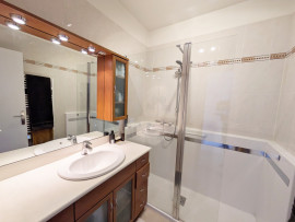 Vente
SUPERBE APPARTEMENT 2 3 PIÈCES DERNIER ÉTAGE AVEC PISCINE À FABRON