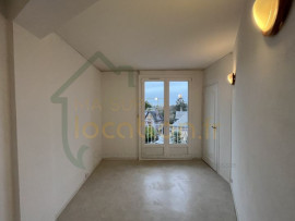 
                                                                                        Location
                                                                                         Superbe Appartement 4 pièces dans une résidence calme proche du centre-ville de Saint-Quentin