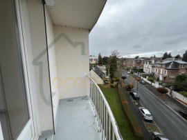 
                                                                                        Location
                                                                                         Superbe Appartement 4 pièces dans une résidence calme proche du centre-ville de Saint-Quentin