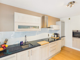 
                                                                                        Vente
                                                                                         Superbe appartement avec grande terrasse proche de toutes les commodités