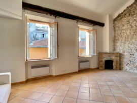 Vente
Superbe appartement esprit loft de 100 m² au coeur de la vieille ville de Villefranche