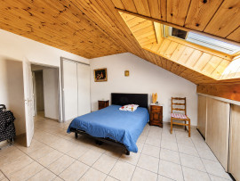 
                                                                                        Vente
                                                                                         Superbe appartement T4 en duplex traversant